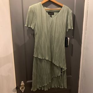 Petite Women’s Connected Sage Green Dress Sz 6 NWT